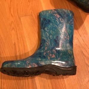 Cute Floral rain boots!